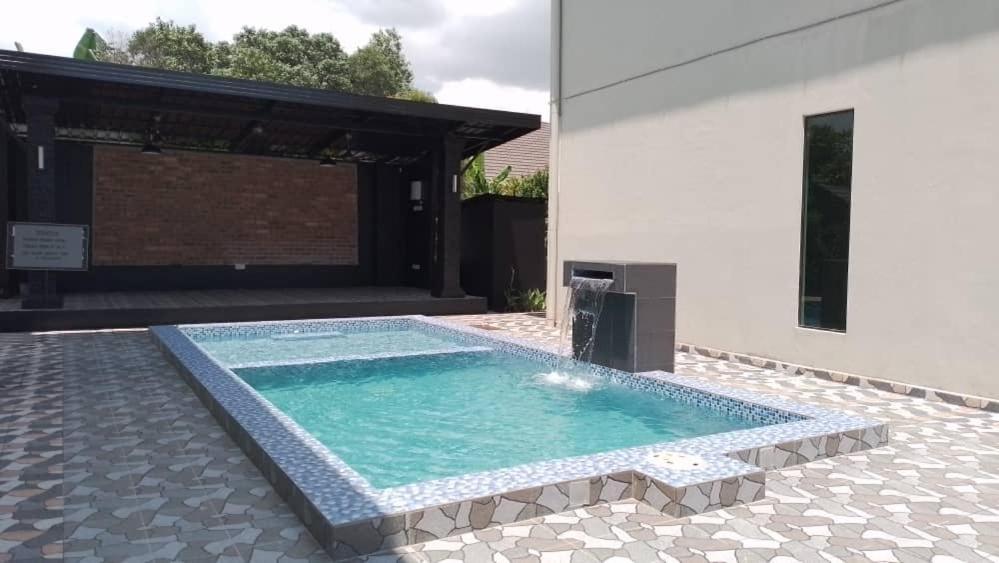 D' Qamar Guesthouse كوانتان المظهر الخارجي الصورة