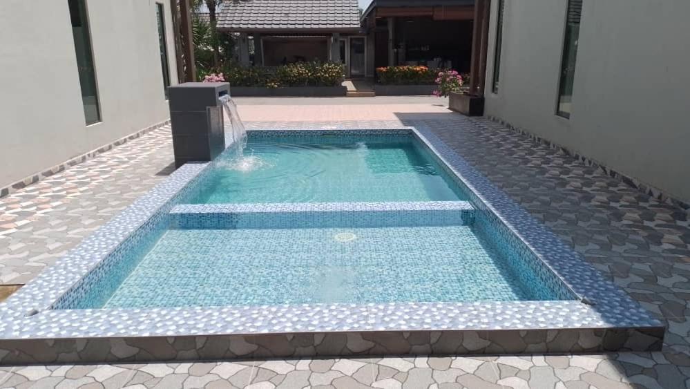 D' Qamar Guesthouse كوانتان المظهر الخارجي الصورة